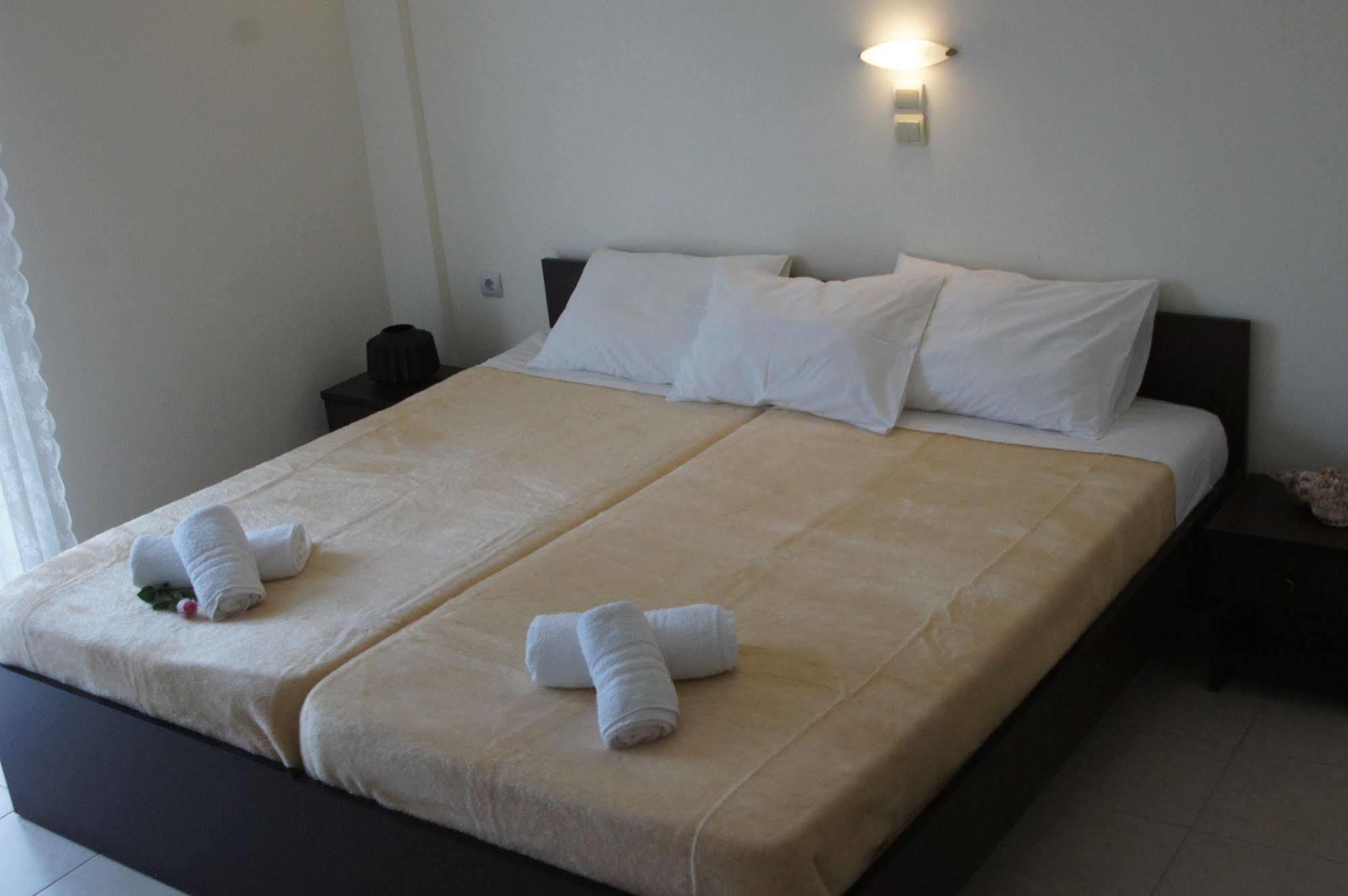 Hotel Porto Marathos à Marathopoli Extérieur photo